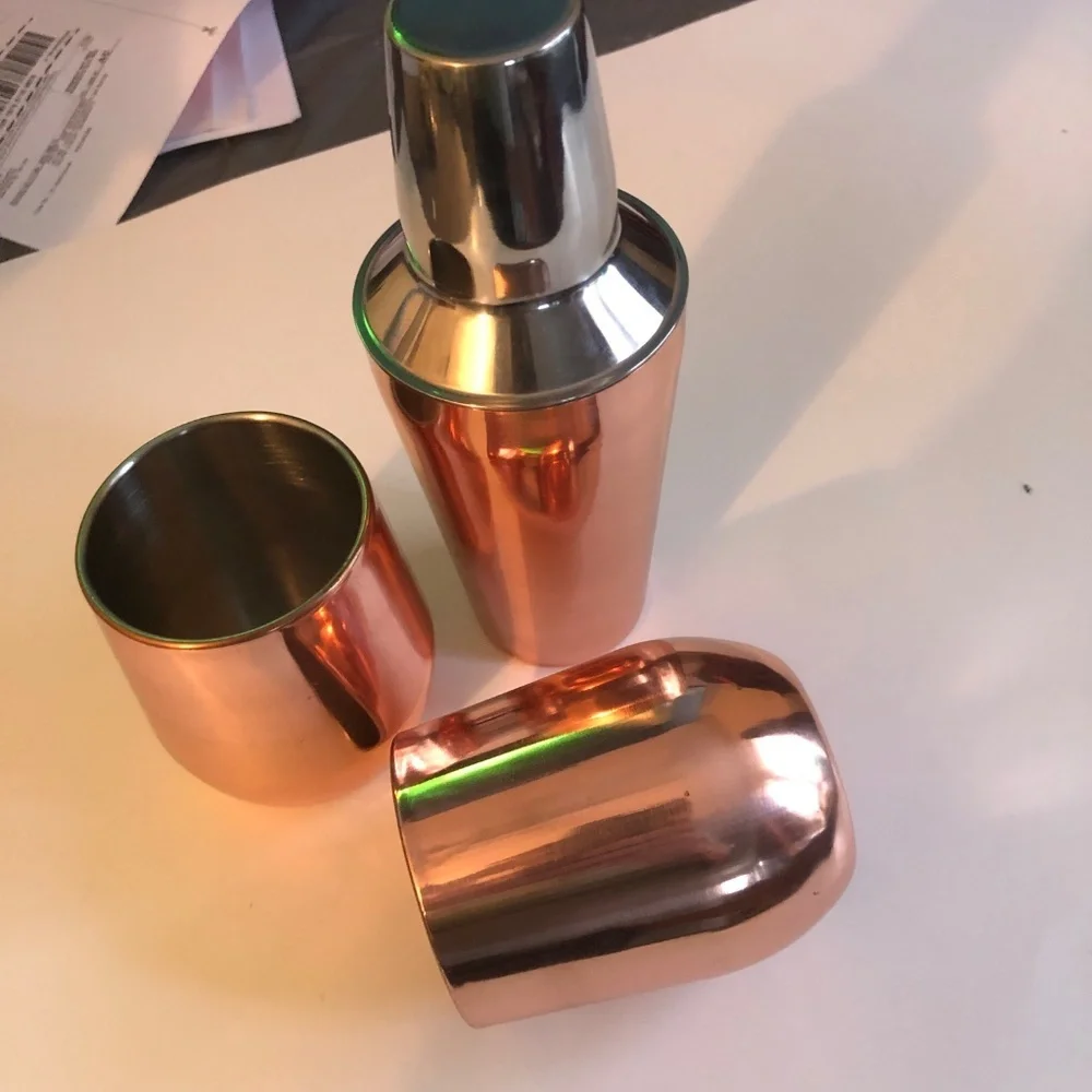 Copper cocktail shaker and two copper cups to shake your drinks up, - Picture 12 of 12
